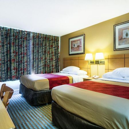 Econo Lodge Shorewood Номер фото