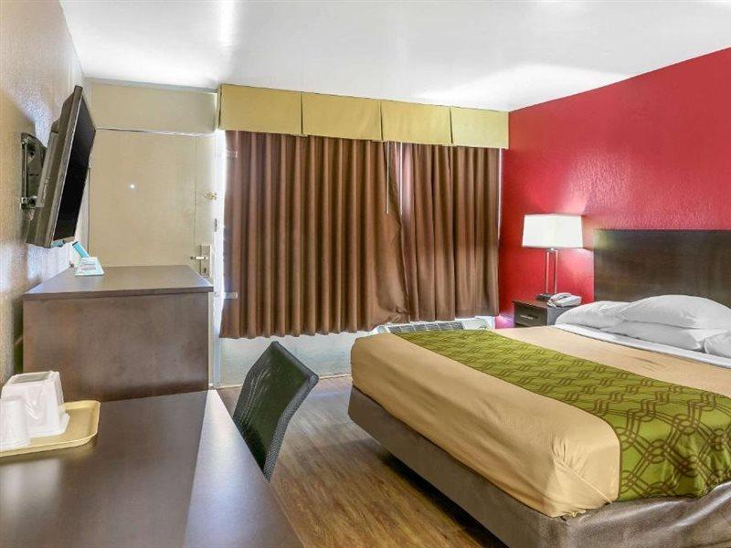 Econo Lodge Shorewood Экстерьер фото