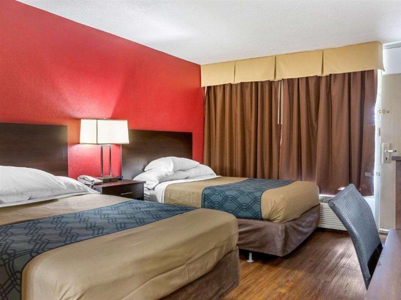 Econo Lodge Shorewood Экстерьер фото