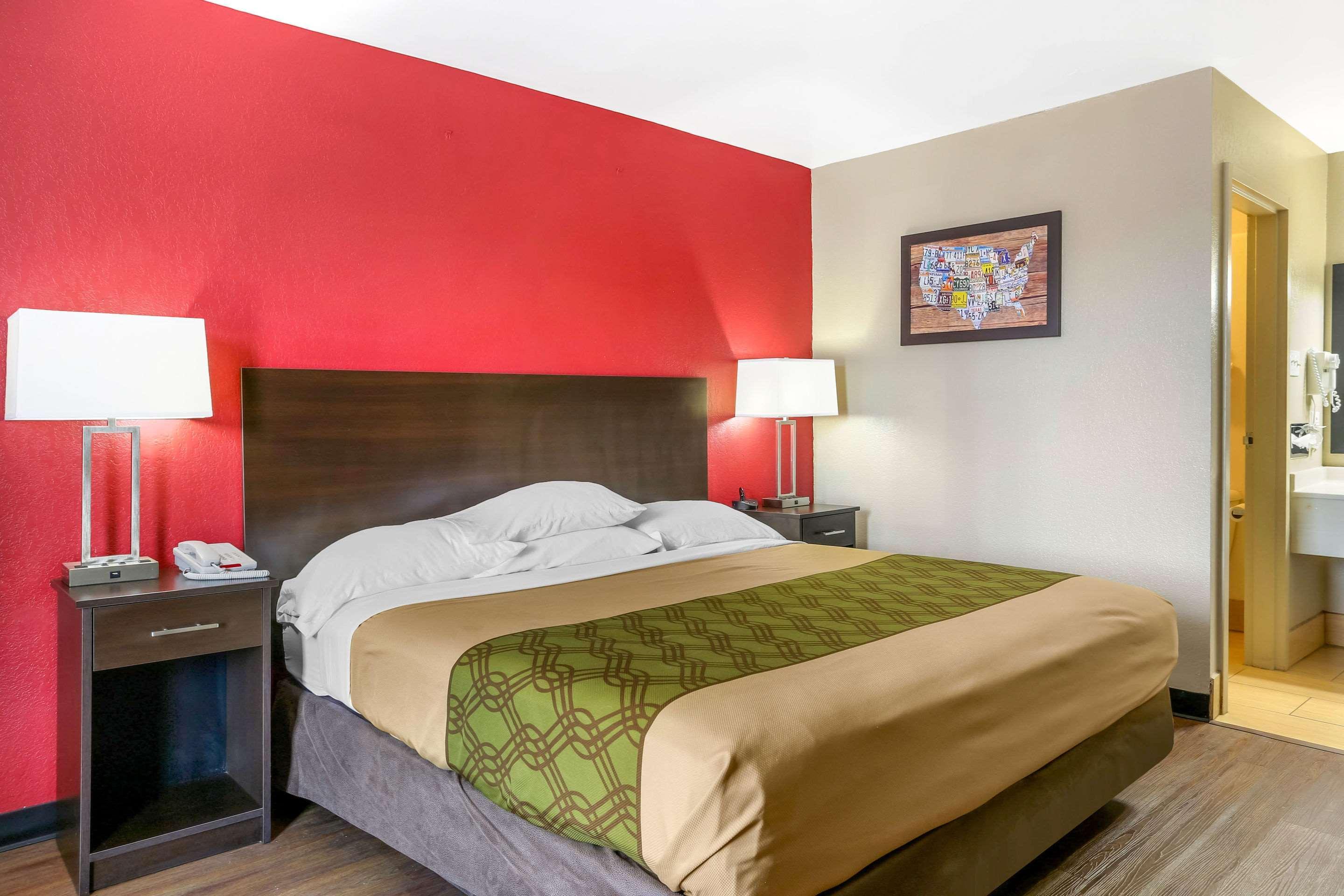 Econo Lodge Shorewood Экстерьер фото