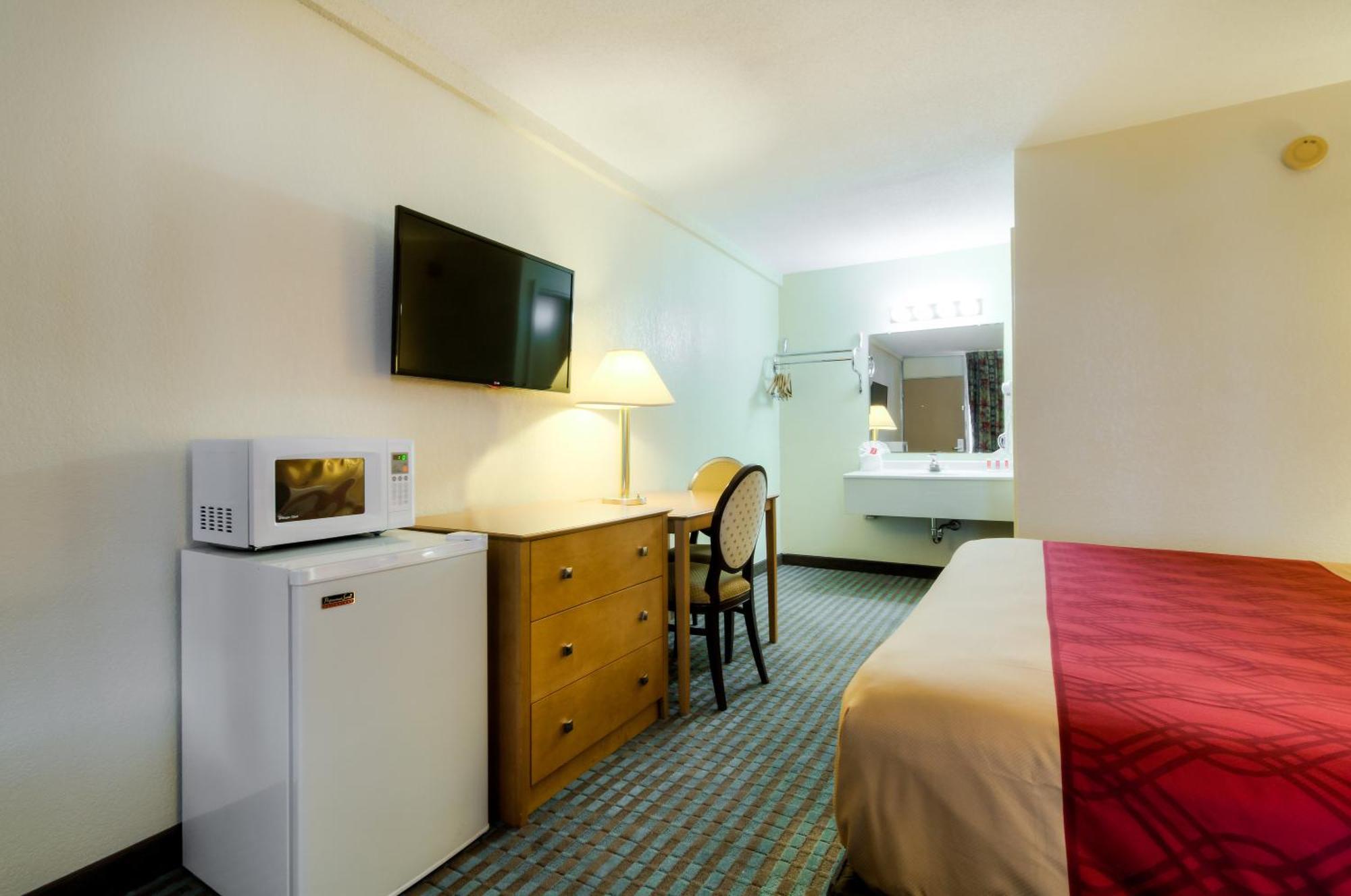 Econo Lodge Shorewood Номер фото
