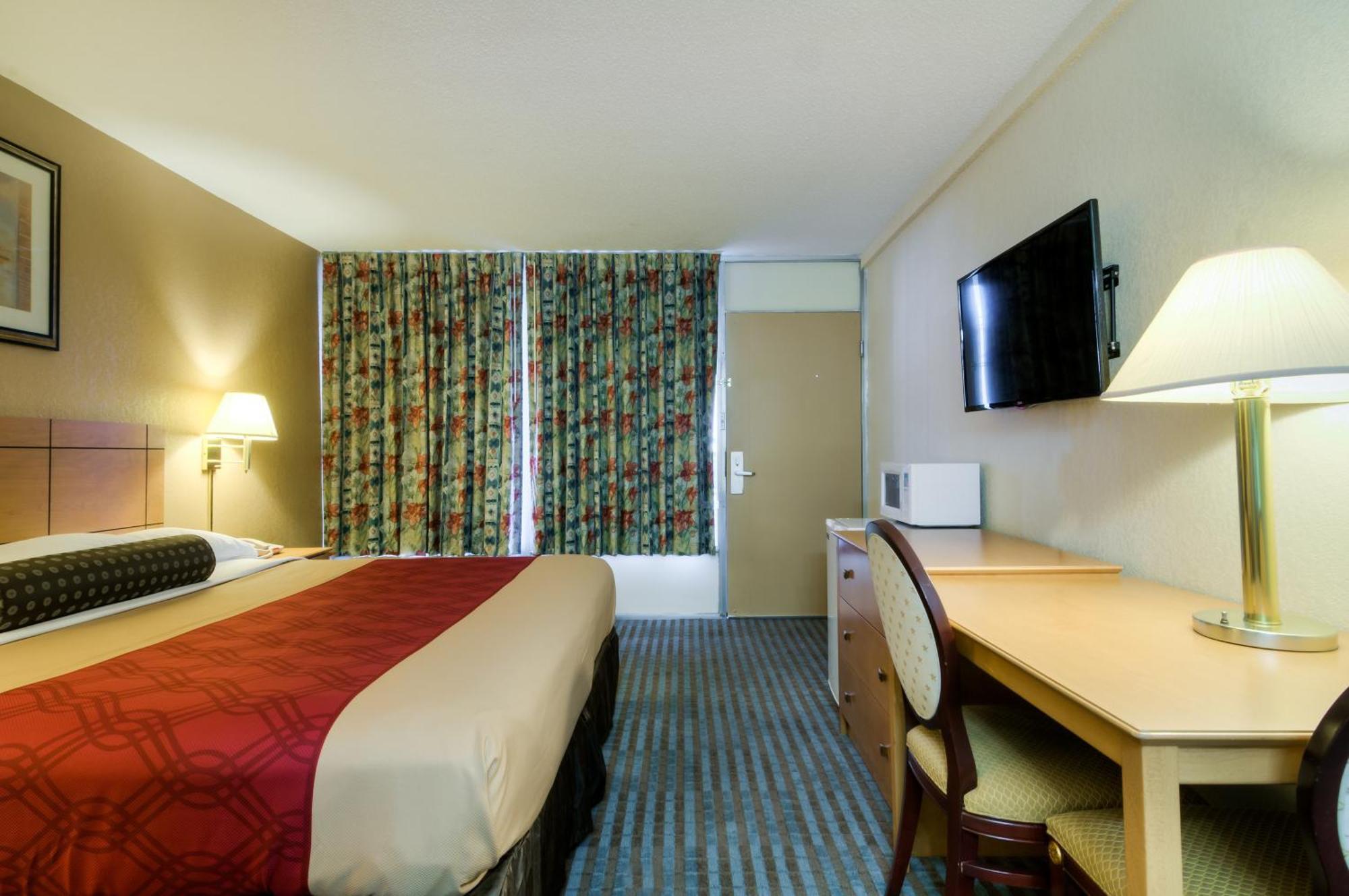 Econo Lodge Shorewood Номер фото