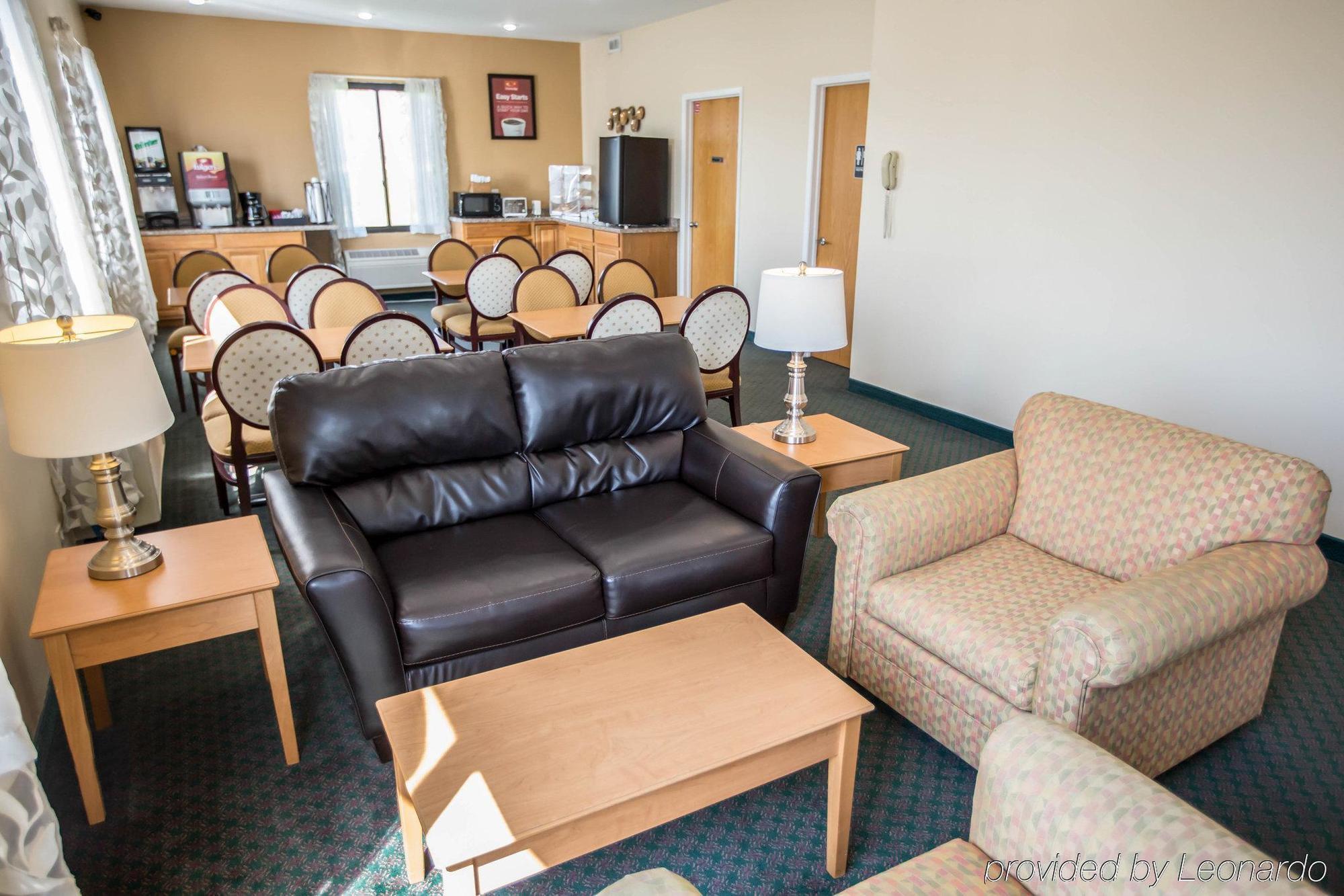 Econo Lodge Shorewood Экстерьер фото