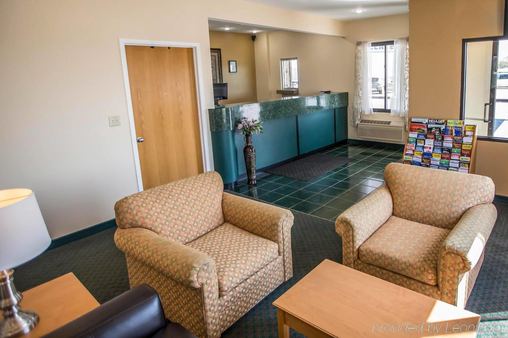 Econo Lodge Shorewood Экстерьер фото