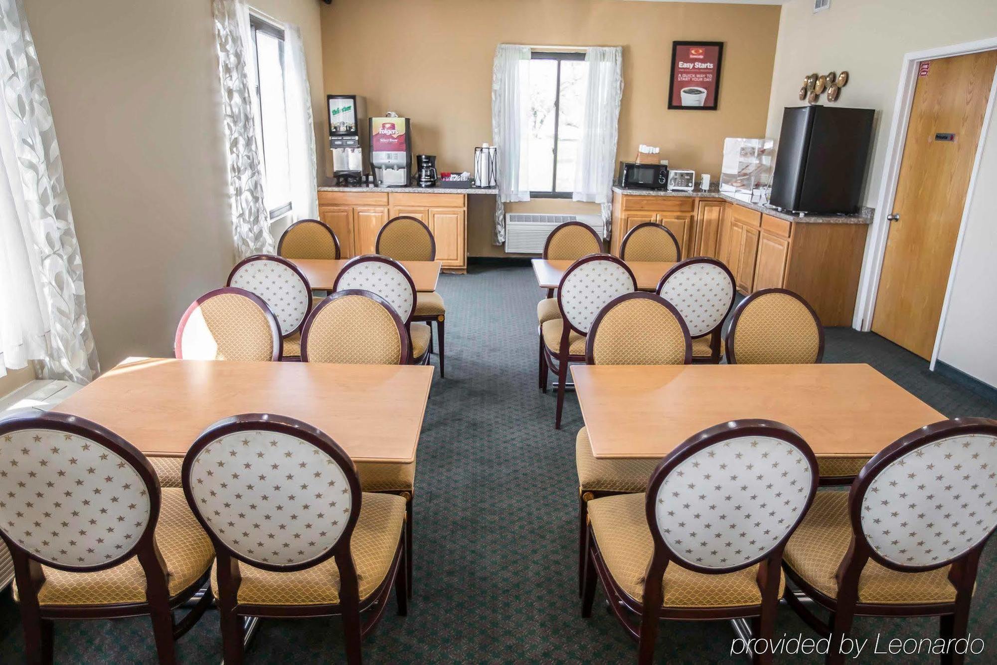 Econo Lodge Shorewood Экстерьер фото