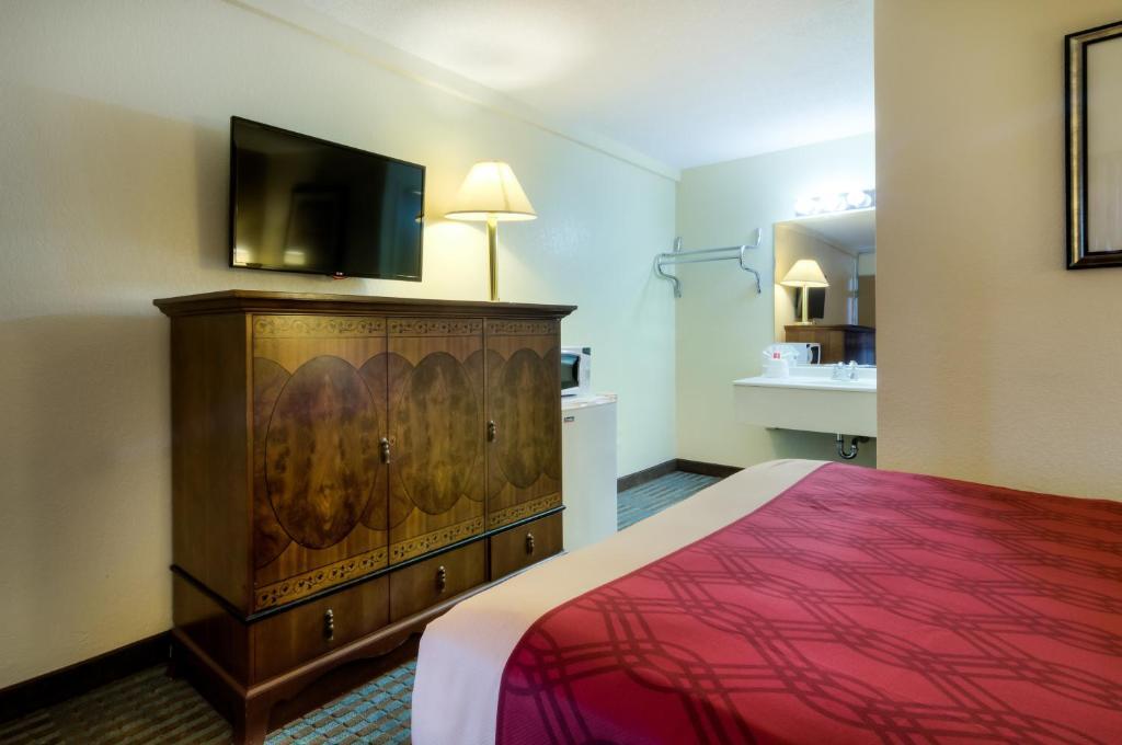 Econo Lodge Shorewood Номер фото