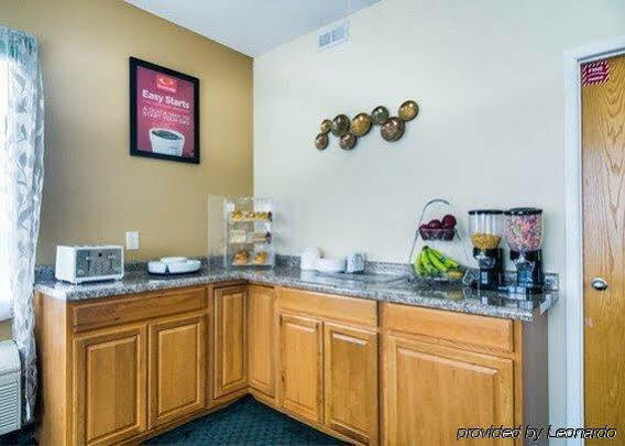 Econo Lodge Shorewood Экстерьер фото