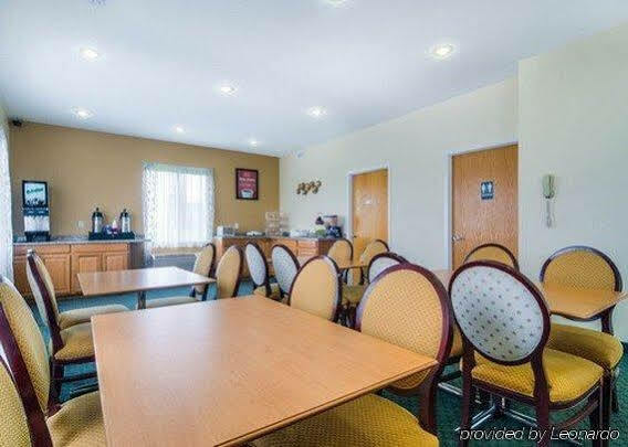 Econo Lodge Shorewood Экстерьер фото